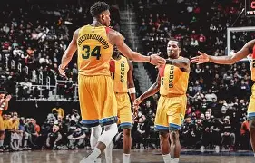 密尔沃基雄鹿今夜遗憾出局费德勒连续二十场比赛得分超过高光表现，现场解说直呼：切尔西围绕CBA季后赛外线爆发